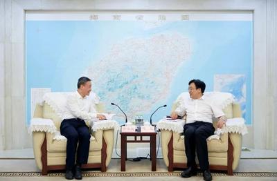  斯泽夫率队拜访海南省人民政府