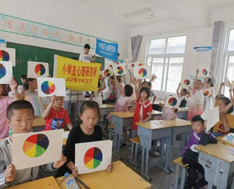 阜阳市小树皮心理研究所助力贫困家庭儿童健康成长