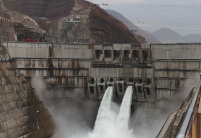 世界在建规模最大的水电工程白鹤滩水电站大坝全线浇筑到顶