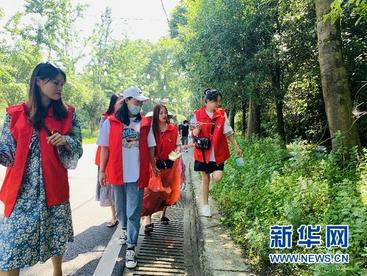 贵阳：景区设立“垃圾银行” 引导游客增强环保意识