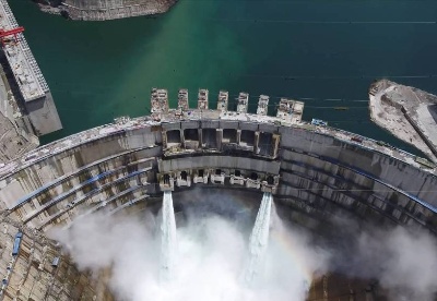 “白鹤”舞金沙 130秒全景展现世界在建最大水电站