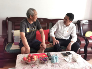 安徽泗县供电公司：走访慰问在党50年老党员 