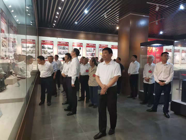 安徽泗县组织老党员参观“红色印记”百年历史成就展