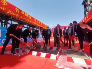 中企在埃及承建的“非洲第一高楼”封顶