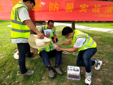 合肥高新区： 致敬高温下挥汗如雨的“城市美容师们”
