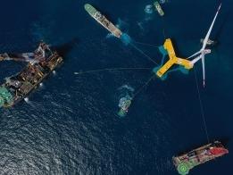 全球首台抗台风型漂浮式海上风电机组“落户”广东阳江