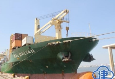 156套工程车辆从大沽口港区装船出海助力中泰铁路建设
