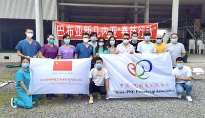 跟随“春苗行动”志愿者探访巴新疫苗接种