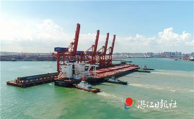 湛江港：互联互通黄金通道上货轮如梭