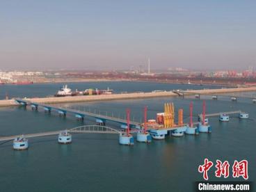 青岛港董家口港区原油码头二期和液体化工码头23日正式投产