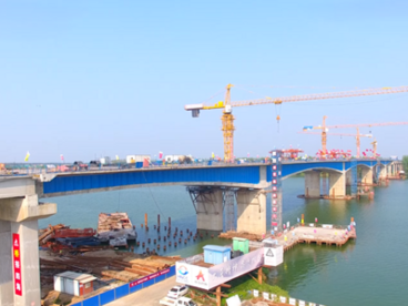 全国最大跨径波形钢腹板悬拼梁桥在湖南合龙