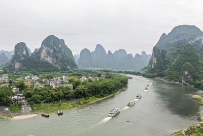 广西桂林：人在画中游 国庆游客欢
