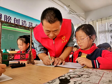 安徽固镇：乡村少年宫迎来蚌埠“小花鼓”志愿者