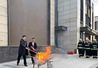 平安普惠芜湖分公司联动消防支队助力社区消防演练