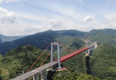 贵州湄石高速公路建成通车