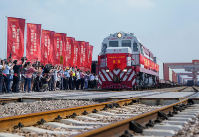 “上海号”实现双向运输  中欧班列能否缓解外贸之痛？