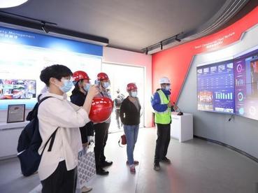 数智建造引领建筑业发展方向 央企建筑工地展示多项技术