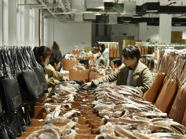 特色产业集群加速开放 湖南蓝山打造“中国皮具箱包创新之都”