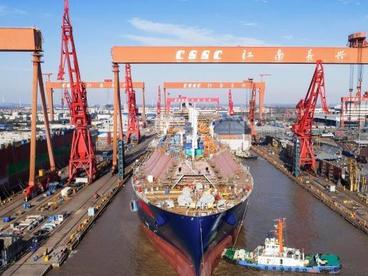 首次实现2艘LNG整船同日出坞 中国船舶沪东中华建造效率全球领先