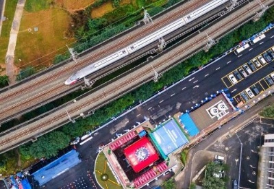 成都自贡高铁直径12.79米“熊猫”涂装土压平衡盾构始发