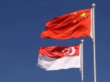 中国与新加坡将更大开放市场