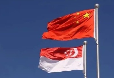 中国与新加坡将更大开放市场