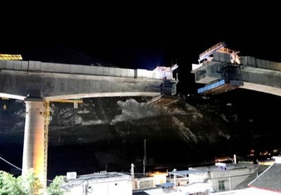 成昆铁路扩能改造工程埃岱尼日河3号双线特大桥连续梁转体完成