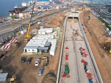 大连湾海底隧道陆域工程全线进入施工阶段