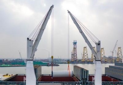 世界载重吨位最大的多用途重吊船“泰兴”轮首航山东港口烟台港