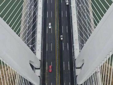 国内最宽扁平钢箱梁桥——阜阳市阜裕大桥通车