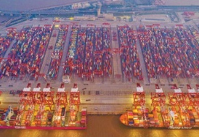上海港集装箱吞吐量连续12年居全球首位
