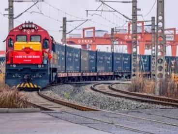 首趟回程中老铁路（万象-成都）国际班列运抵成都
