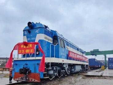 满载太阳能电池组件 江西上饶开行至荷兰中欧班列