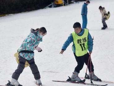 浙江金华武义：冰雪项目“激活”体育产业