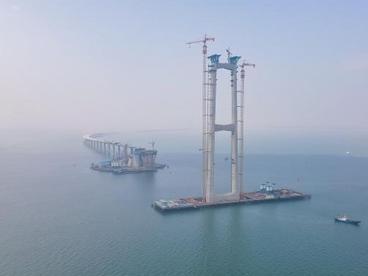 东西双塔成功“牵手” 深中通道伶仃洋大桥先导索过江