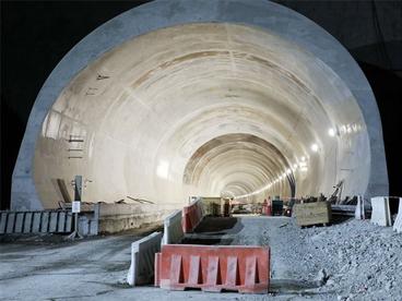 中企助阿联酋构建铁路交通“大动脉”