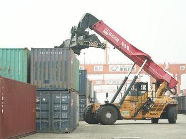 印度原糖首次搭乘西部陆海新通道班列销往中国