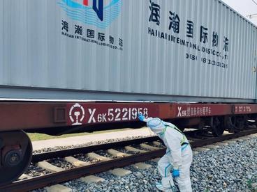 云南磨憨边检站助力内蒙古首趟中老货运列车快速通关