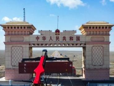 新疆都拉塔口岸恢复通关 30日逾32吨货物出口哈国
