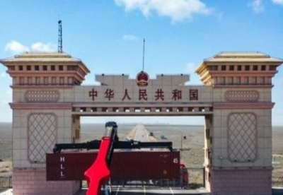 新疆都拉塔口岸恢复通关 30日逾32吨货物出口哈国