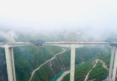 重庆：城开高速东河1号特大桥左幅连续刚构合龙