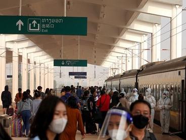 中老铁路老挝段首开普速旅客列车