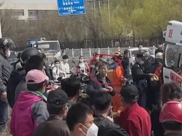 危急时刻，呼和浩特一位老人勇救落水女孩，让“好人之城”雷锋精神再续薪火再传佳话！