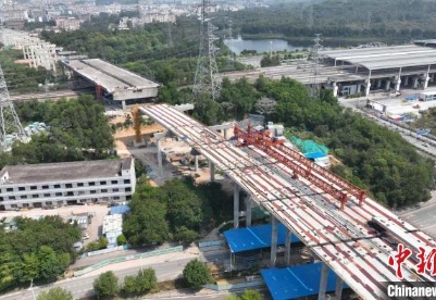 深圳市东部过境高速启动路面工程施工