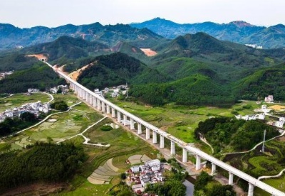 贵南高铁广西段正线桥梁工程竣工 今年年中铺轨