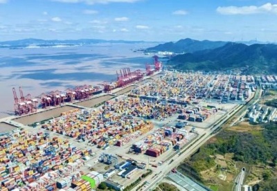 贸易往来“马蹄疾” 宁波舟山港单月集装箱吞吐量首超300万箱