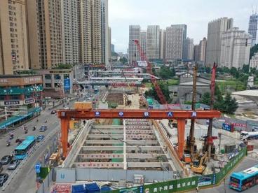 贵州在建最大轨道交通车站主体结构封顶