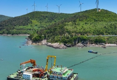 全球首条35千伏低频海底电缆在浙江台州上大陈岛入海