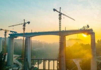 成都至自贡高铁第一高桥连续梁浇筑完成 实现合龙