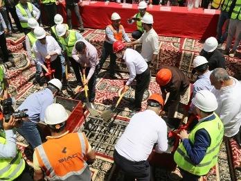 中建埃及新首都CBD项目最后一座高层建筑封顶